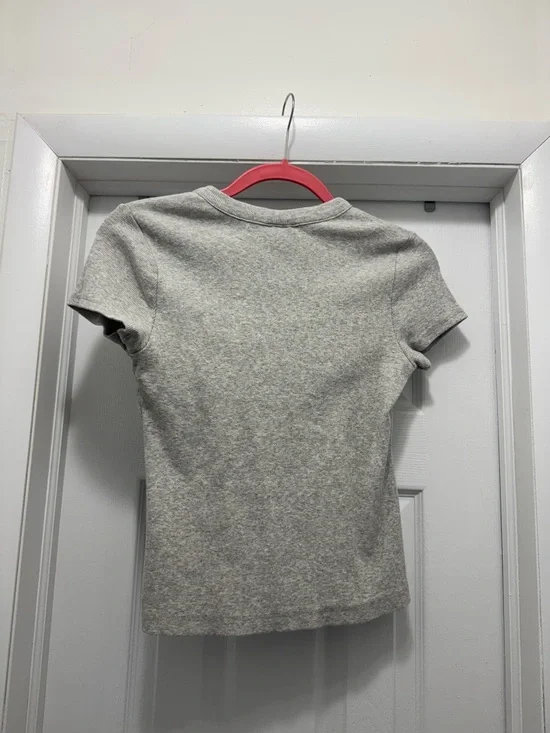 Universal Threads Button Front Top - Picture 2 of 3